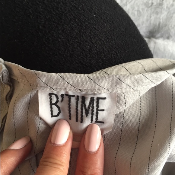 Suit - Picture 5 of 5